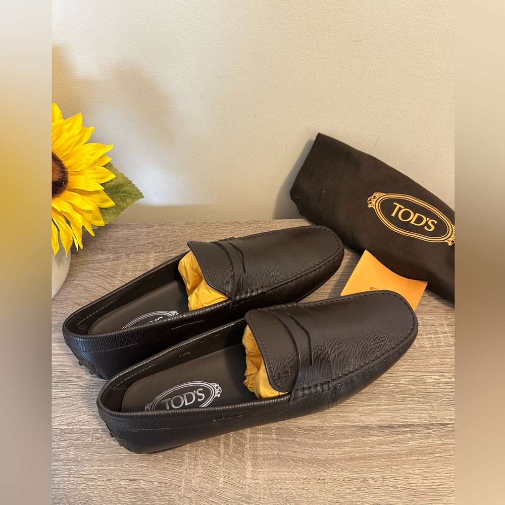 Authentic Tod's City Gommino driving shoes - NWOT